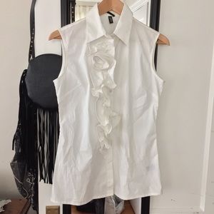NWT Sleeveless Ruffle Front Blouse